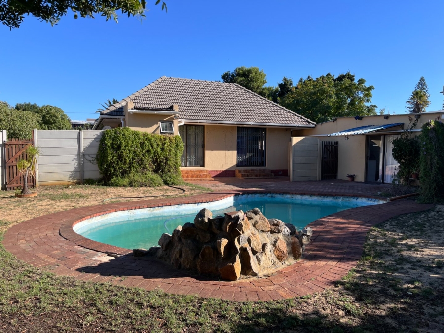 8 Bedroom Property for Sale in Table View Western Cape